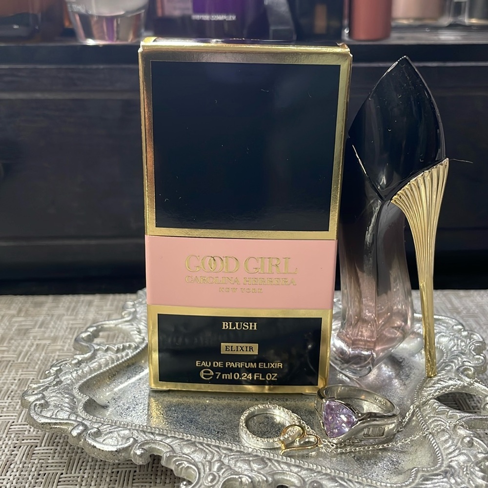 Good Girl Carolina Herrera perfume Blush scent.